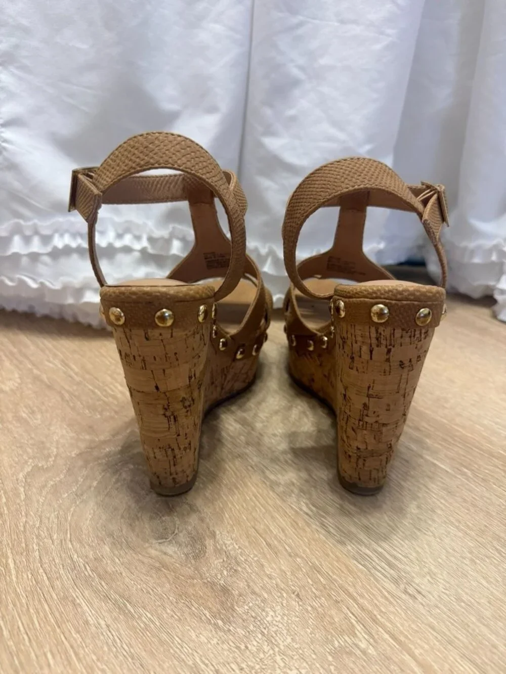 Shoedazzle Reagan Cork Wedge Sandals With Gold Studs Tan Size 7